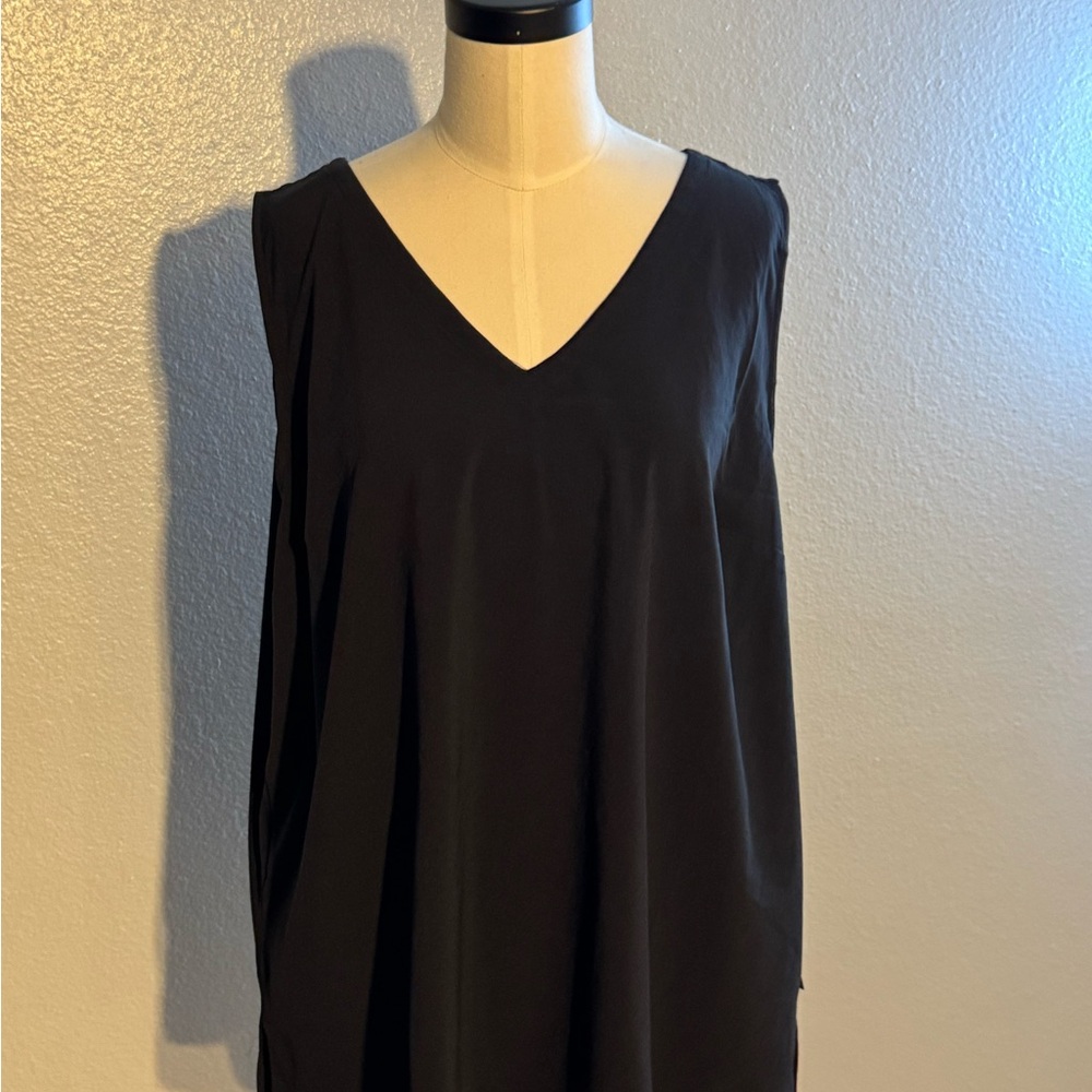 Eddie Bauer Black V-Neck Tank Top